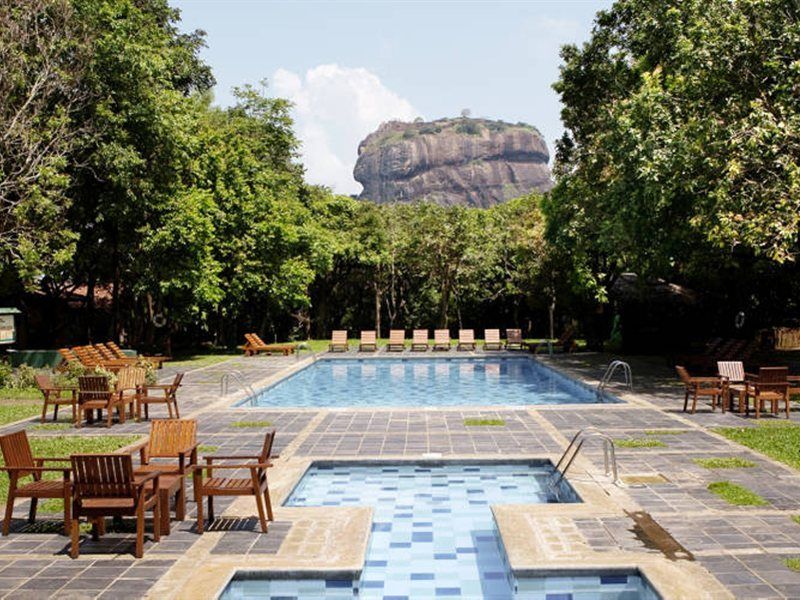 Hotel Sigiriya Сигирия